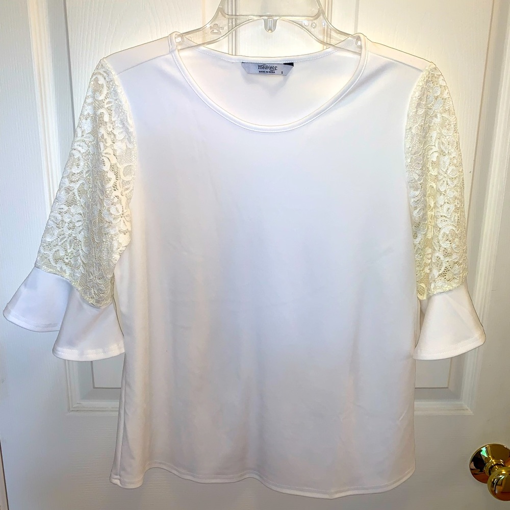 Women’s white lace sleeved blouse